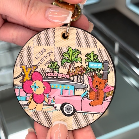 Louis Vuitton keychain - Picture 1 of 2